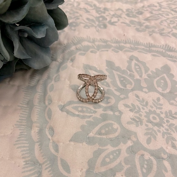 Cross Over Ring - Picture 1 of 1